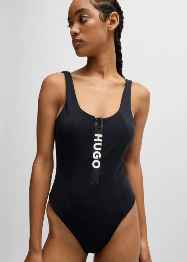 ЕДНОДЕЛЕН КОСТИМ ЗА КАПЕЊЕ 