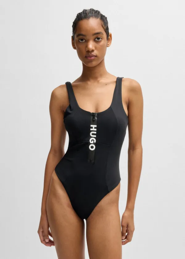 ЕДНОДЕЛЕН КОСТИМ ЗА КАПЕЊЕ 