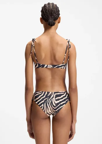 КОСТИМ ЗА КАПЕЊЕ 