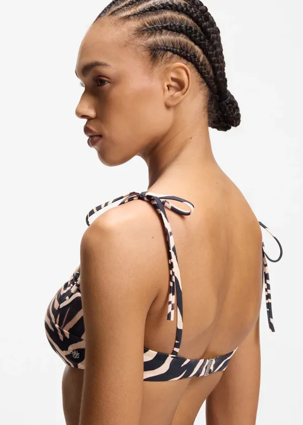 КОСТИМ ЗА КАПЕЊЕ 