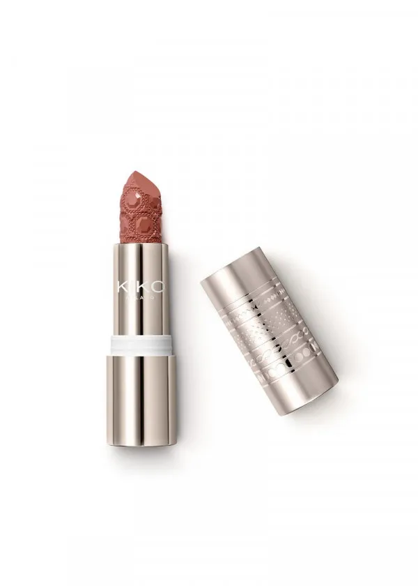 КАРМИН ЗА УСНИ 