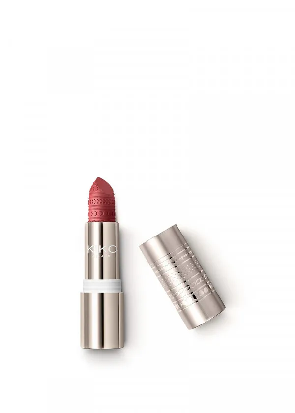 КАРМИН ЗА УСНИ 