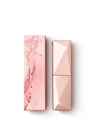 КАРМИН ЗА УСНИ 