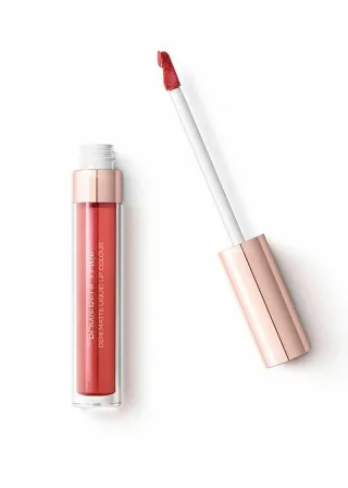 КАРМИН ЗА УСНИ 