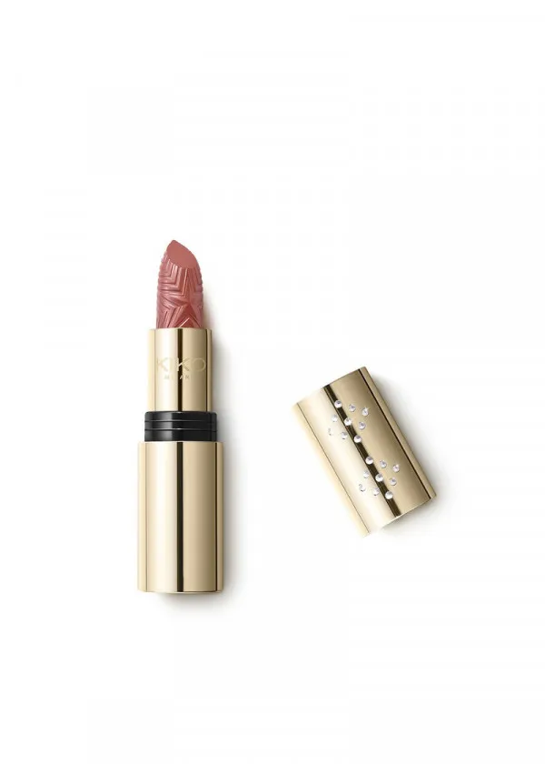 КАРМИН ЗА УСНИ 