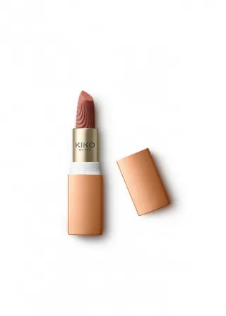 КАРМИН ЗА УСНИ 