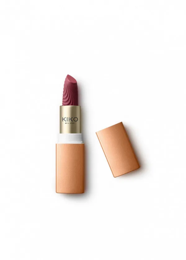 КАРМИН ЗА УСНИ 