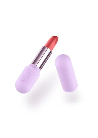 КАРМИН ЗА УСНИ 