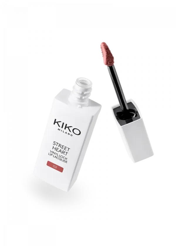 КАРМИН ЗА УСНИ 