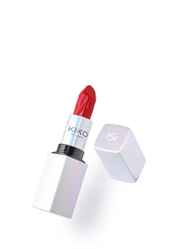 КАРМИН ЗА УСНИ 