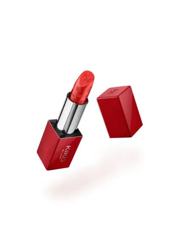 КАРМИН ЗА УСНИ 