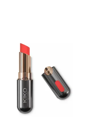 КАРМИН ЗА УСНИ 