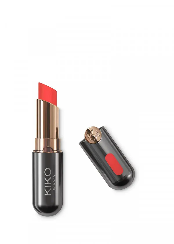 КАРМИН ЗА УСНИ 