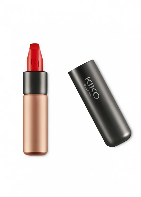 КАРМИН ЗА УСНИ 