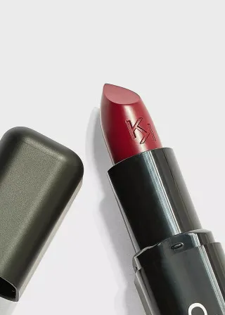 КАРМИН ЗА УСНИ 