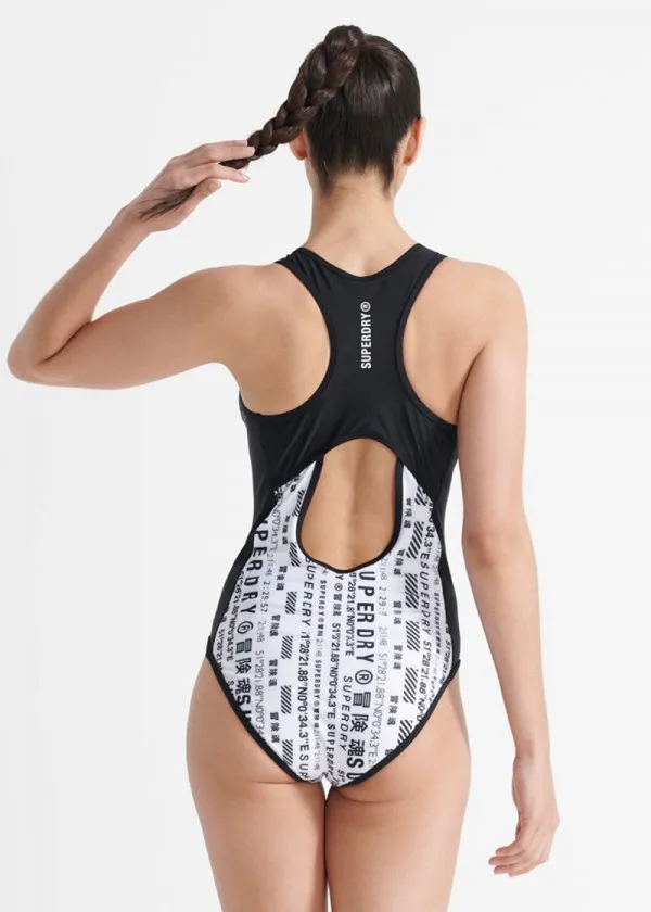 ЕДНОДЕЛЕН КОСТИМ ЗА КАПЕЊЕ 