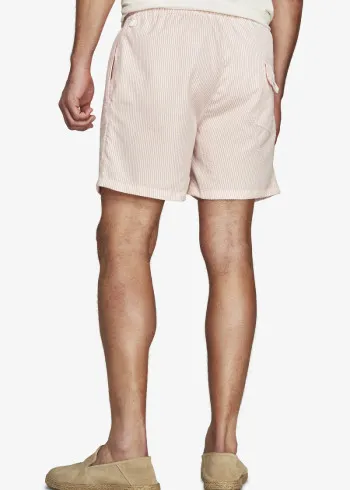 КОСТИМ ЗА КАПЕЊЕ 