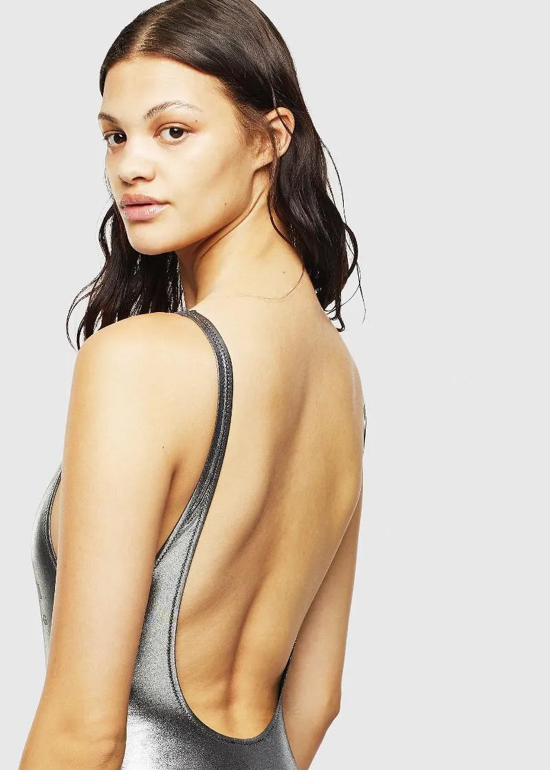 КОСТИМ ЗА КАПЕЊЕ 