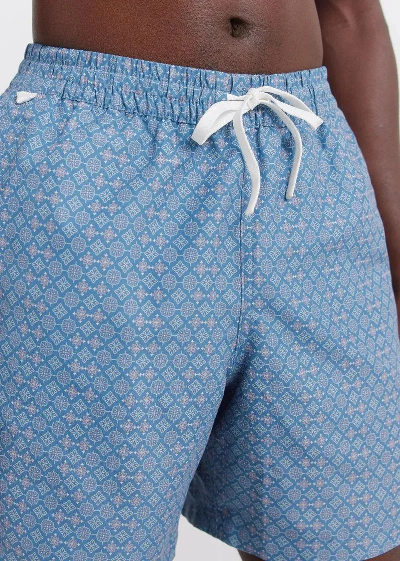 КОСТИМ ЗА КАПЕЊЕ 