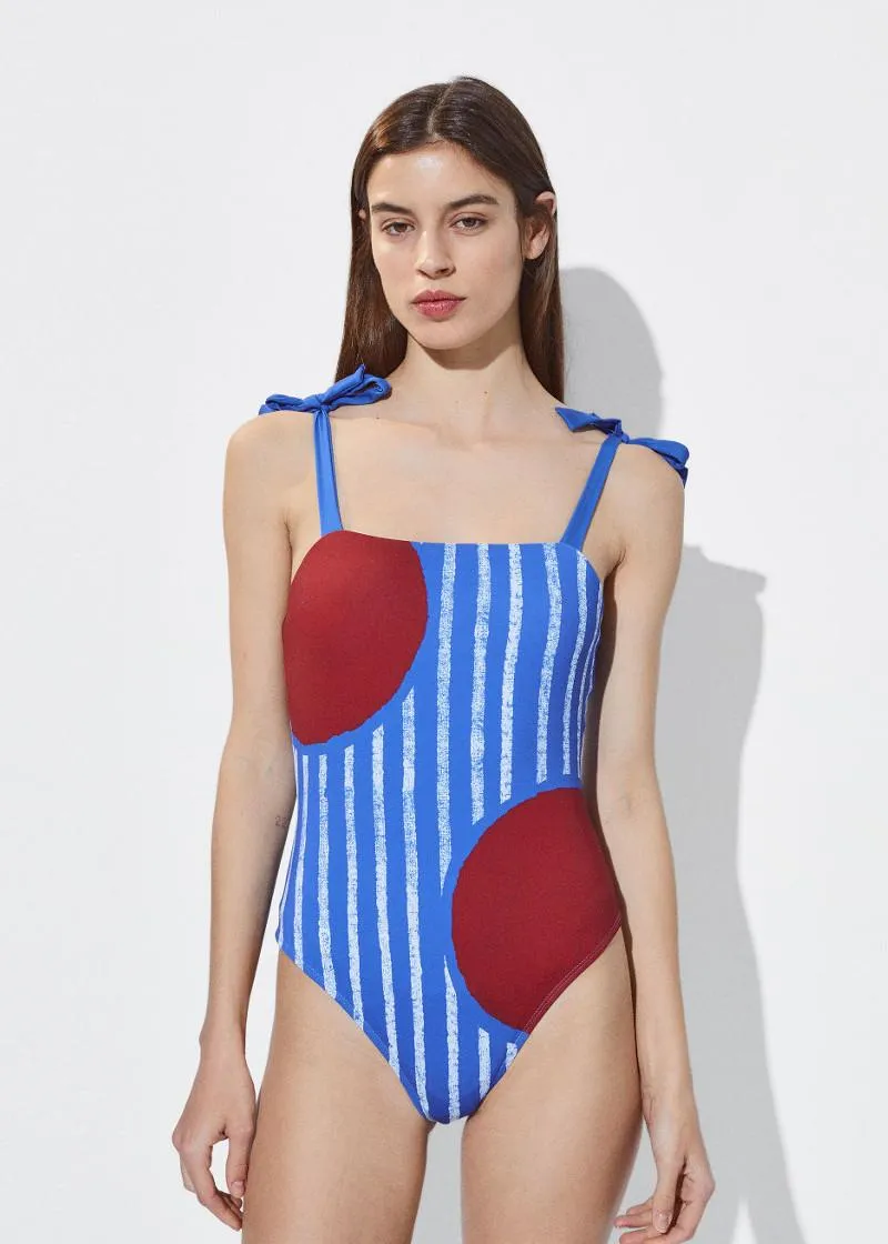 ЕДНОДЕЛЕН КОСТИМ ЗА КАПЕЊЕ 