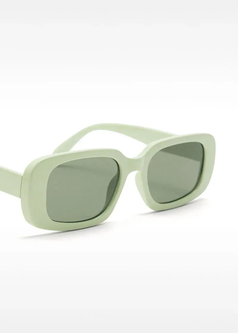 ОЧИЛА ЗА СОНЦЕ 