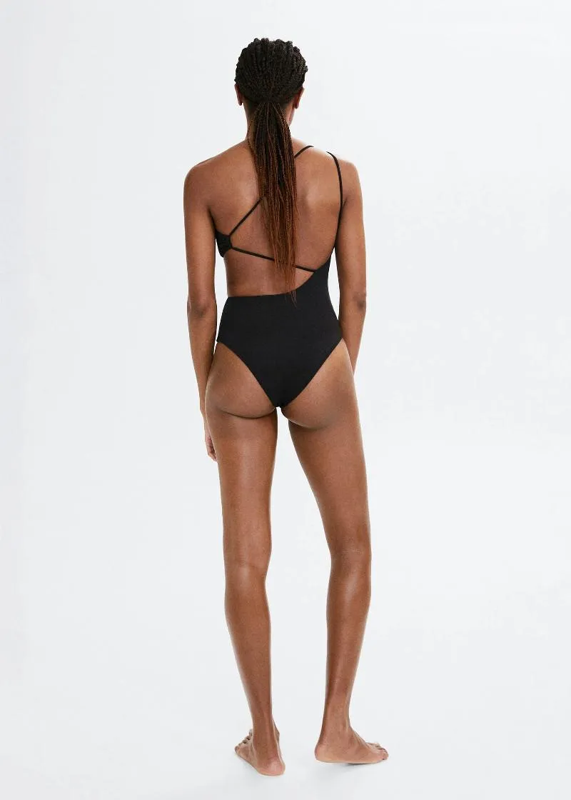 ЕДНОДЕЛЕН КОСТИМ ЗА КАПЕЊЕ 