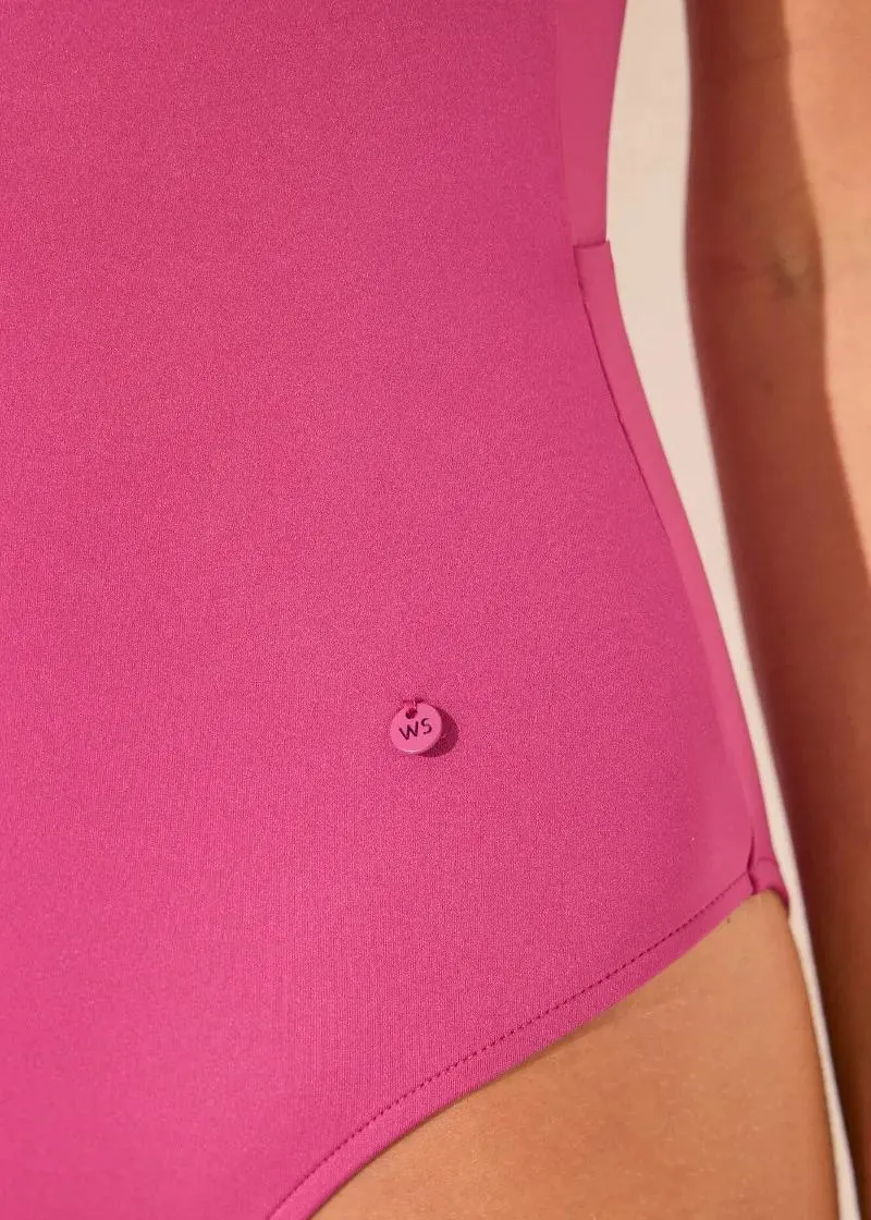 ЕДНОДЕЛЕН КОСТИМ ЗА КАПЕЊЕ 