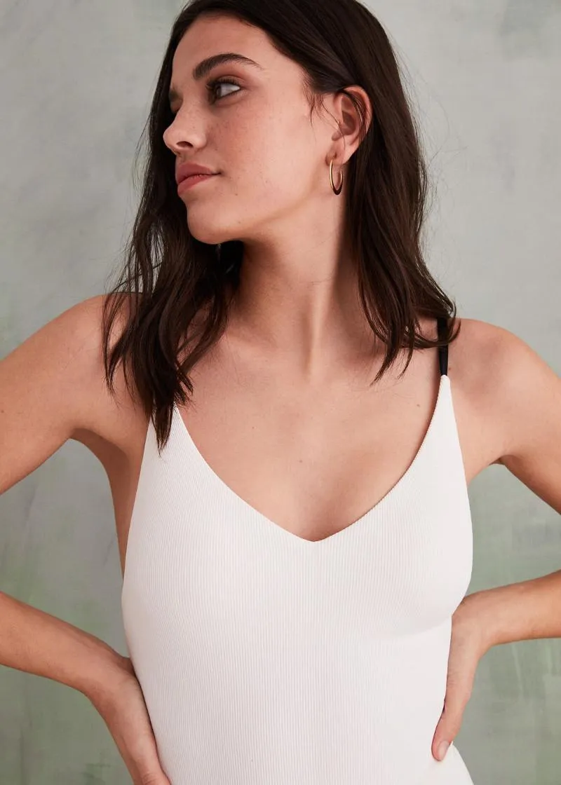 ЕДНОДЕЛЕН КОСТИМ ЗА КАПЕЊЕ 