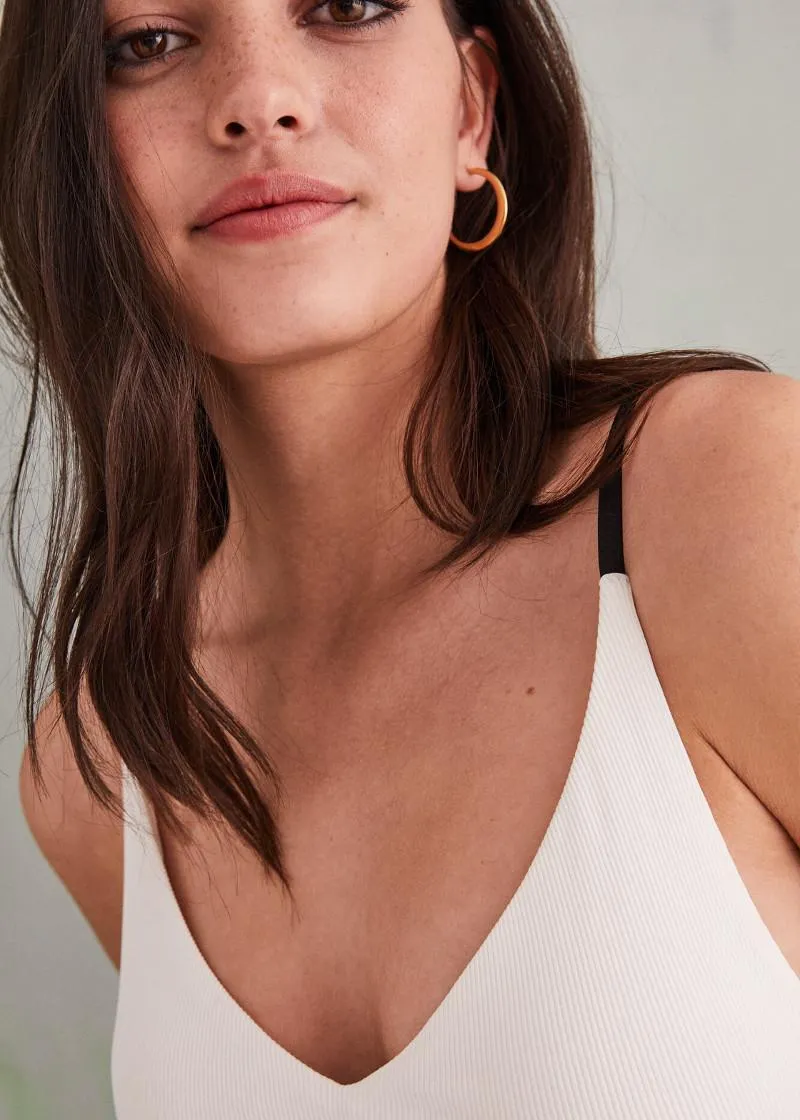 ЕДНОДЕЛЕН КОСТИМ ЗА КАПЕЊЕ 