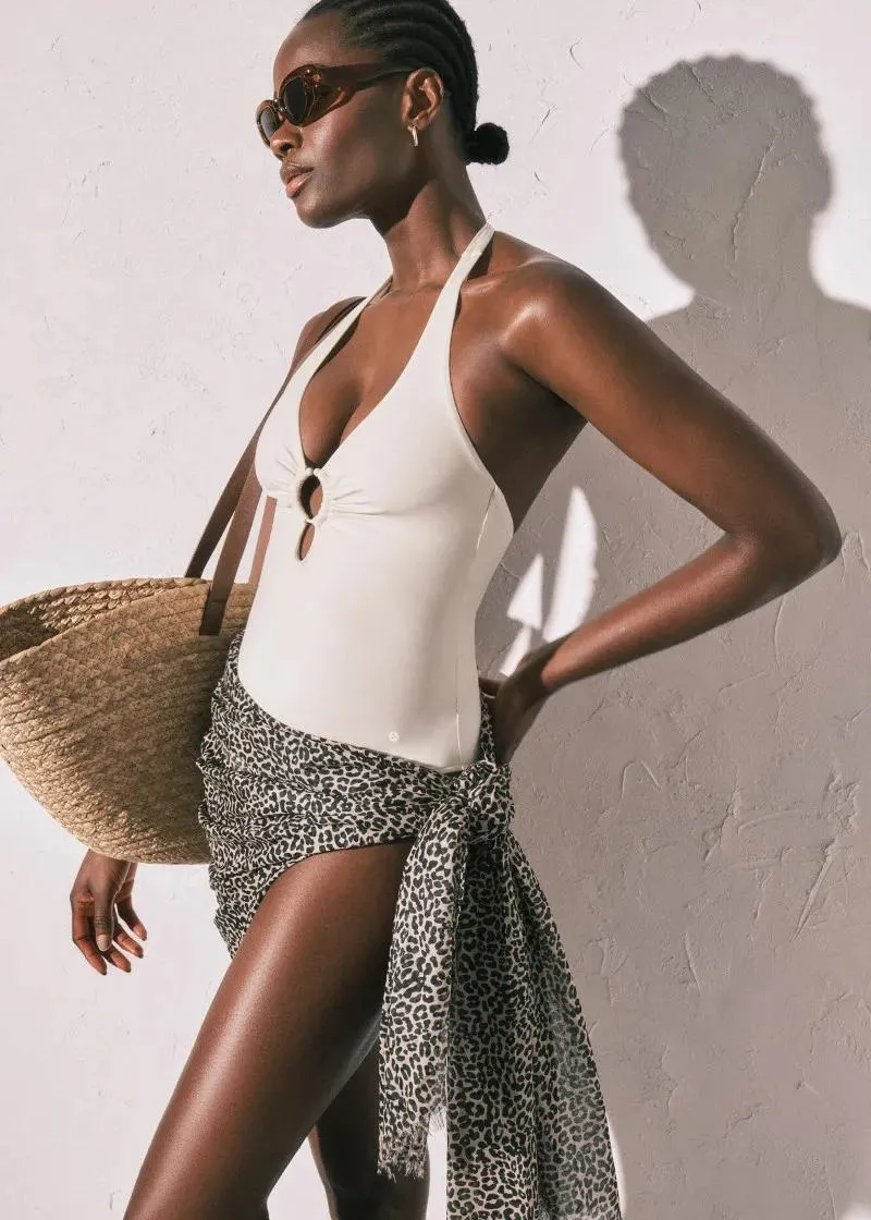 ЕДНОДЕЛЕН КОСТИМ ЗА КАПЕЊЕ 