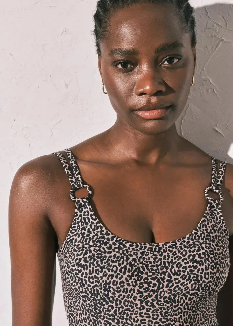 ЕДНОДЕЛЕН КОСТИМ ЗА КАПЕЊЕ 