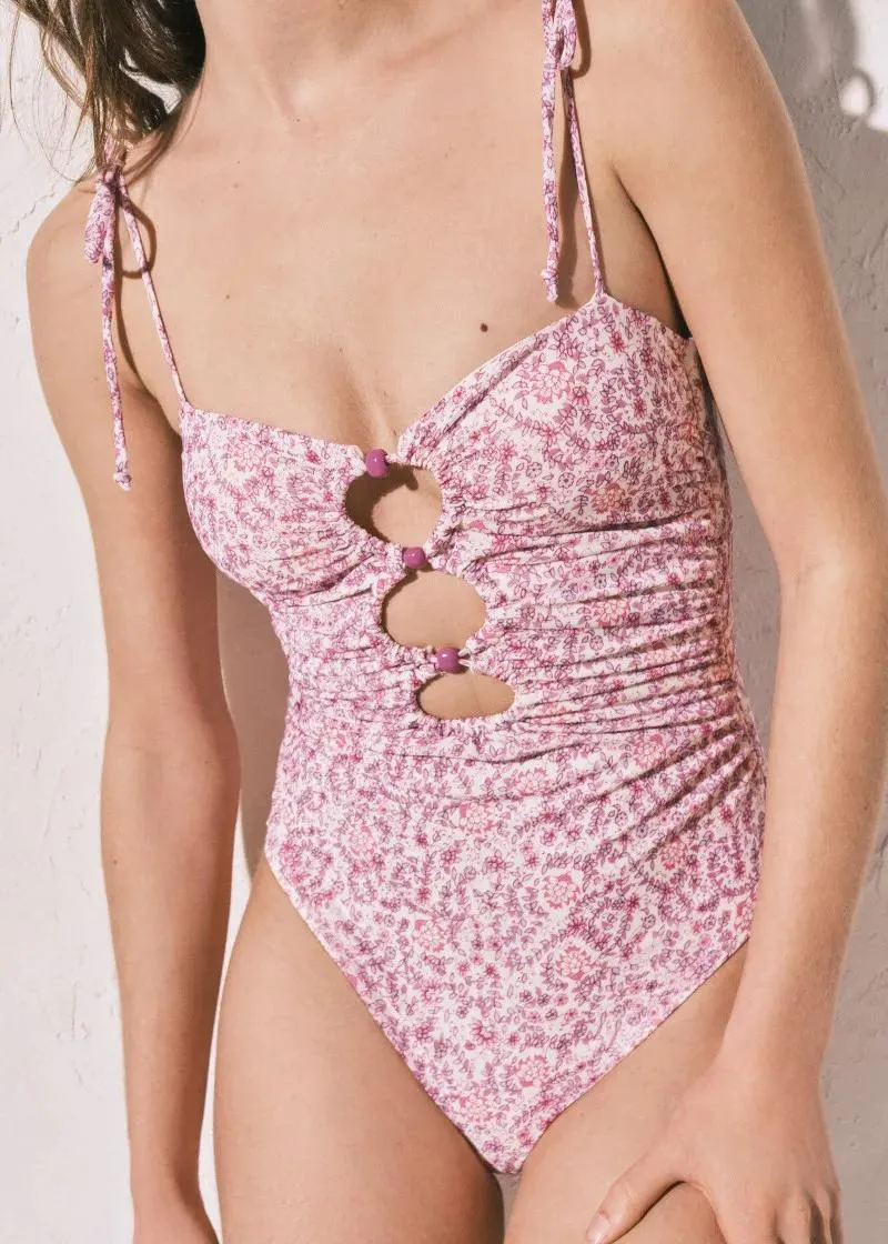 ЕДНОДЕЛЕН КОСТИМ ЗА КАПЕЊЕ Б 