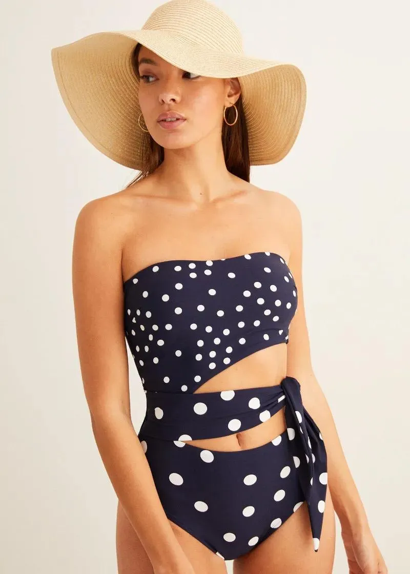 КОСТИМ ЗА КАПЕЊЕ 