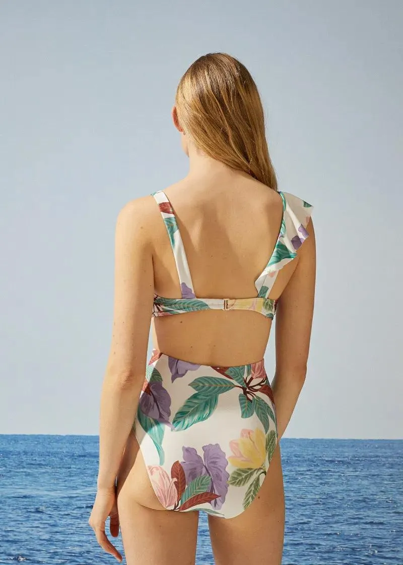 ЕДНОДЕЛЕН КОСТИМ ЗА КАПЕЊЕ 