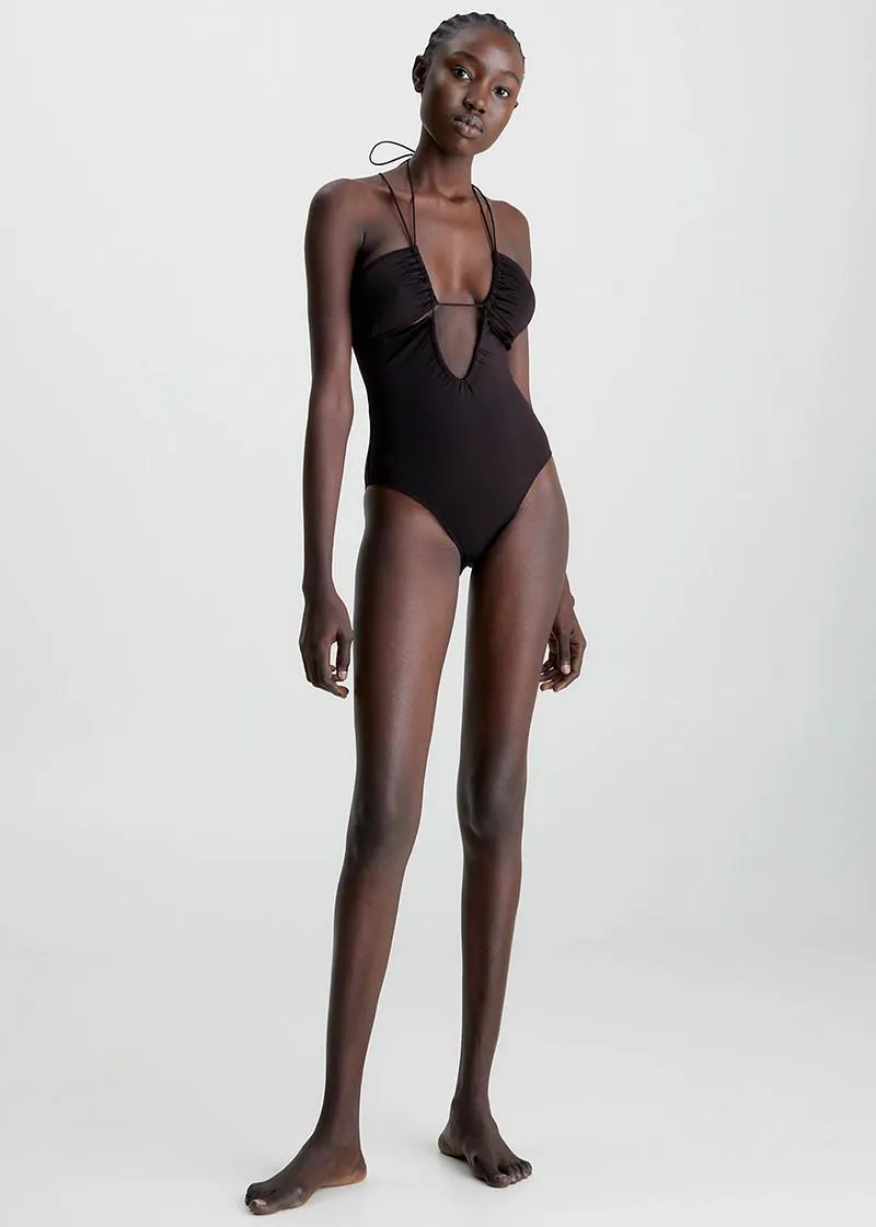 ЕДНОДЕЛЕН КОСТИМ ЗА КАПЕЊЕ 