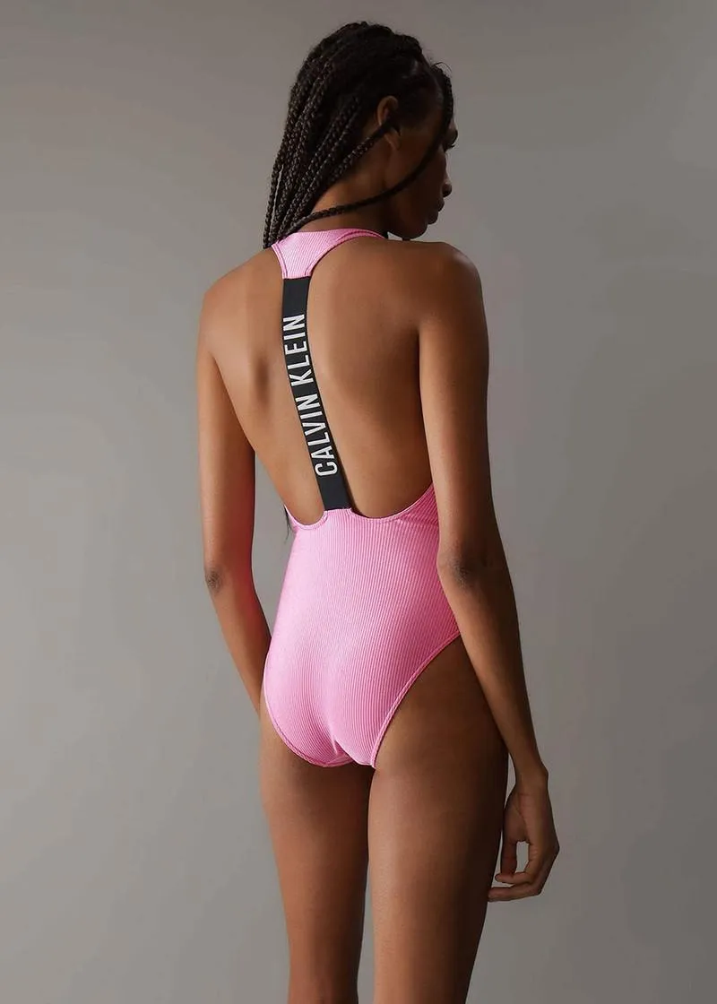 ЕДНОДЕЛЕН КОСТИМ ЗА КАПЕЊЕ 