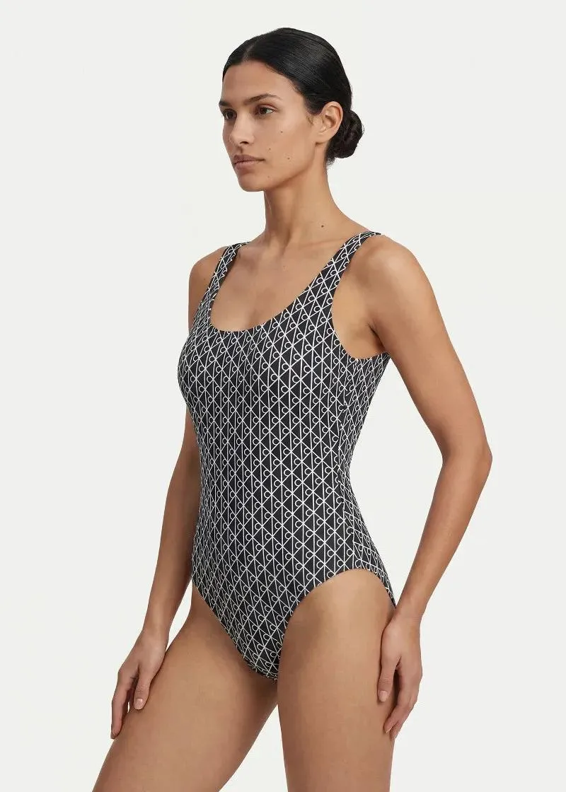 КОСТИМ ЗА КАПЕЊЕ 