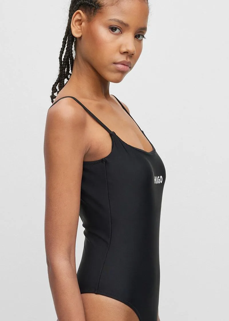 ЕДНОДЕЛЕН КОСТИМ ЗА КАПЕЊЕ 