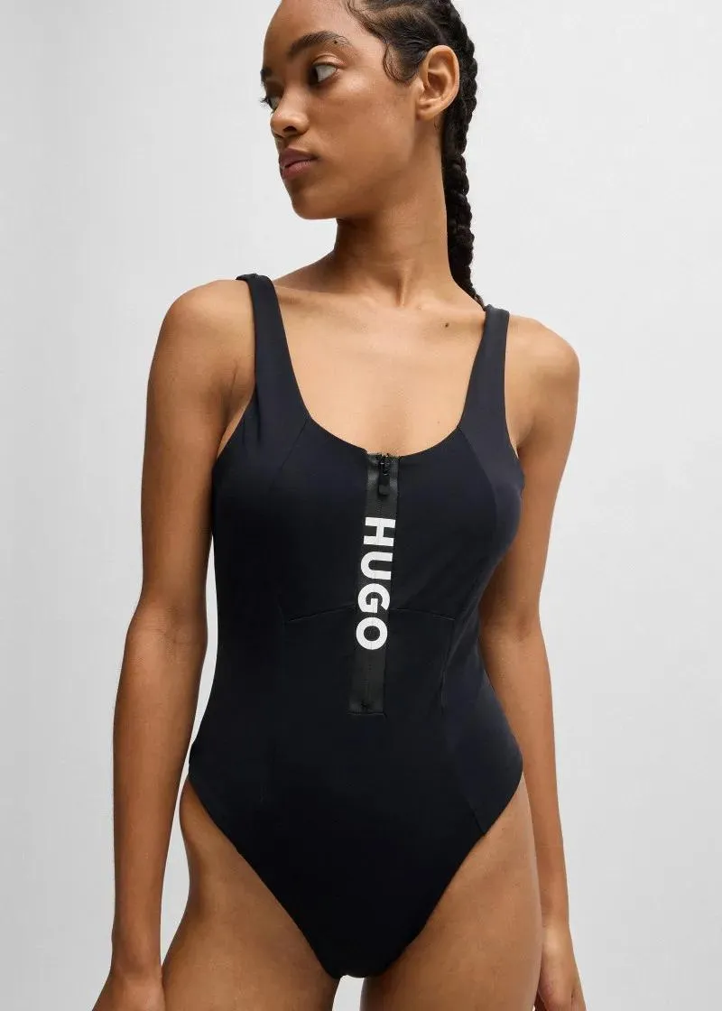 ЕДНОДЕЛЕН КОСТИМ ЗА КАПЕЊЕ 