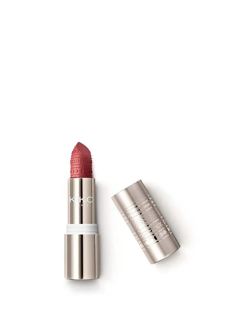 КАРМИН ЗА УСНИ 