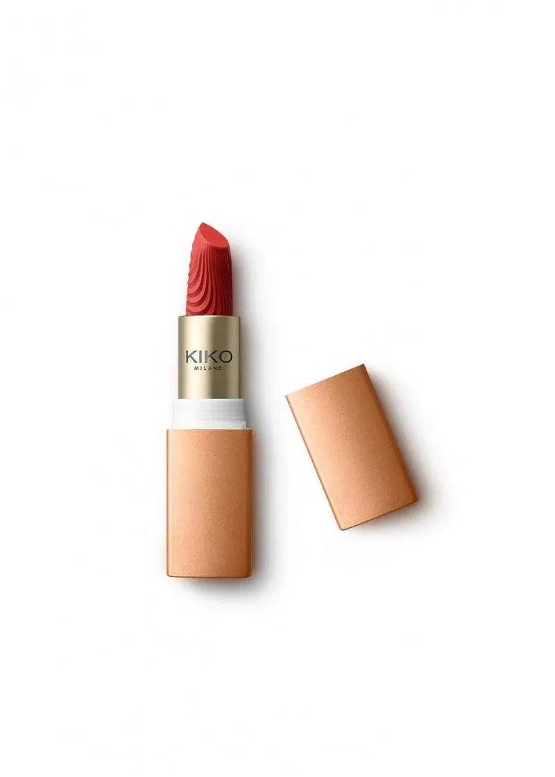 КАРМИН ЗА УСНИ 