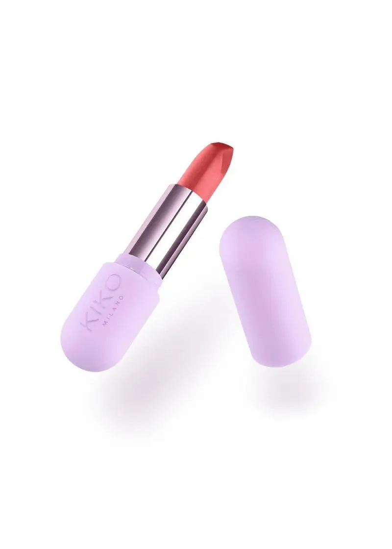 КАРМИН ЗА УСНИ 