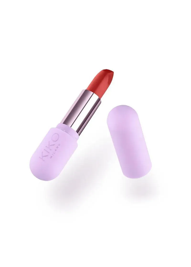 КАРМИН ЗА УСНИ 