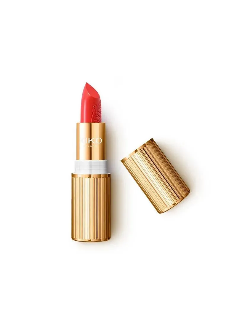 КАРМИН ЗА УСНИ 