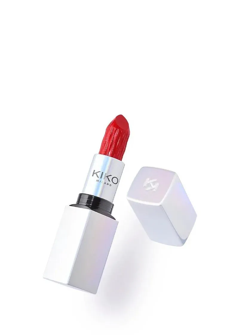 КАРМИН ЗА УСНИ 