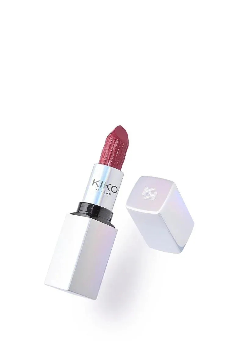 КАРМИН ЗА УСНИ 