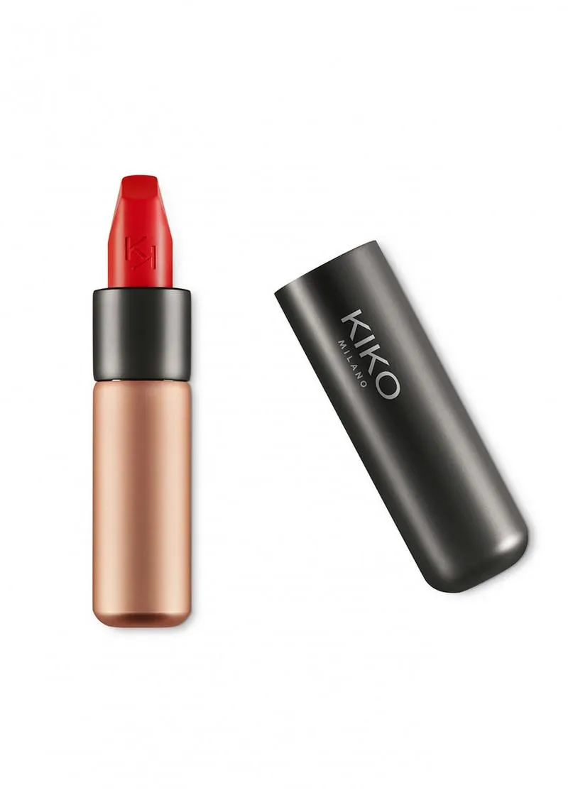 КАРМИН ЗА УСНИ 