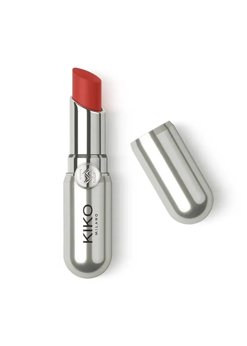 КАРМИН ЗА УСНИ 