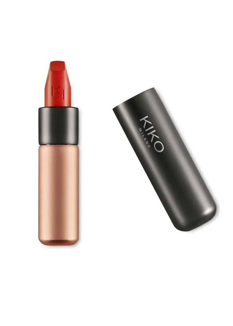 КАРМИН ЗА УСНИ 