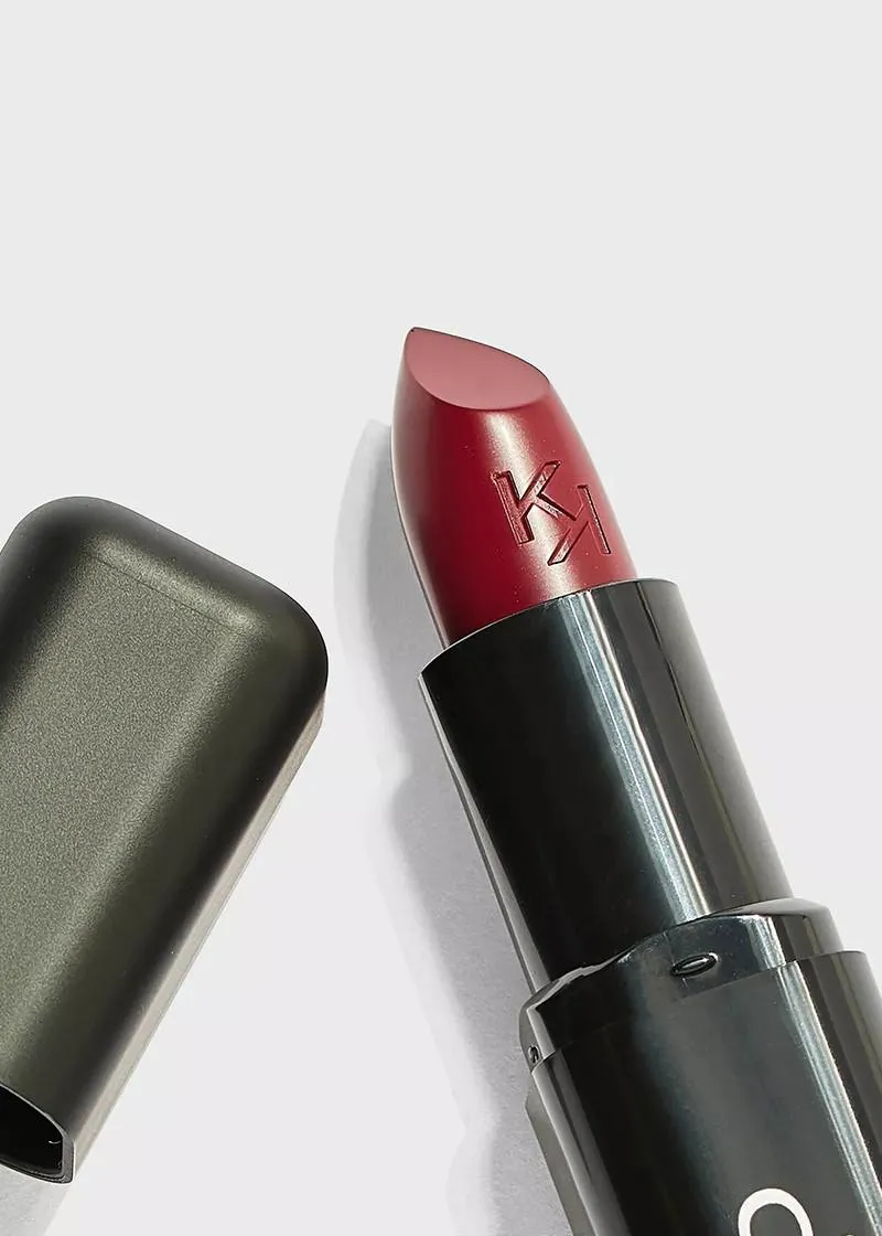 КАРМИН ЗА УСНИ 